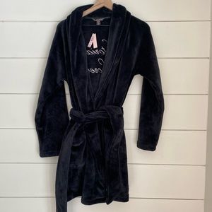 Victoria’s Secret NWT Black Secret Cozy Plush Robe size M